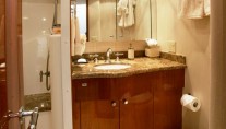 Show Boat -   Guest Bathroom